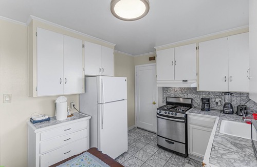 Daly City House | 3 Bedroom/2Bathroom House, Walkable to BART, Free parking, Game Room, and Views