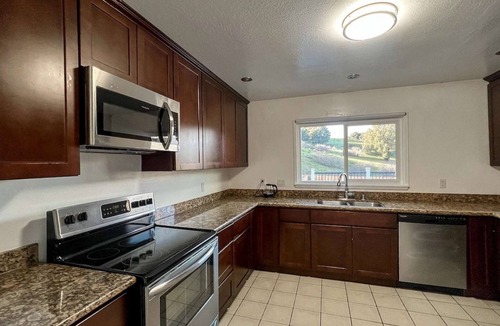 Chabot Park House | 3-Bedroom Hillside Home Minutes from Oakland's Zoo