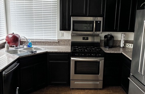 Antioch House | 3-bedroom house in delightful Antioch with cool AC breeze