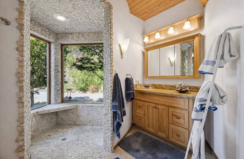 Los Gatos House | 3-bedroom house in pleasant Los Gatos with cool AC and sparkling pool