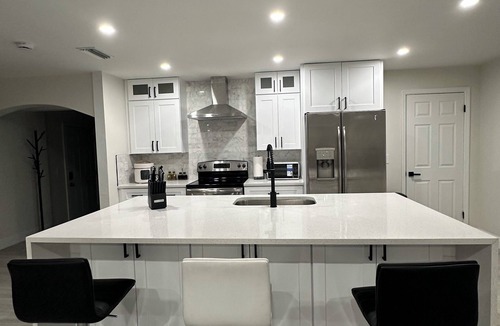 Fort Myers House | 3-bedroom house inCape Coral with Jacuzzi,fitness room, patio games,Pet friendly