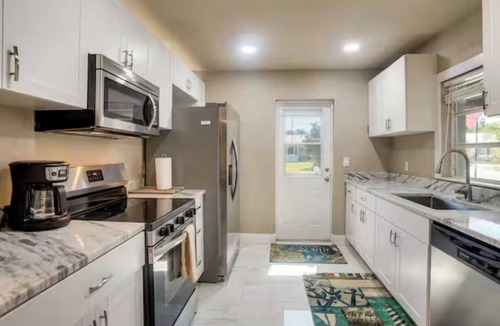 Fort Myers House | 3-bedroom riverfront house next to historic downtown Fort Myers