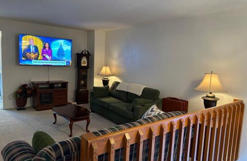 Ridgemoor Apartment | 3 bedrooms, 2 bath, 4 beds Townhouse