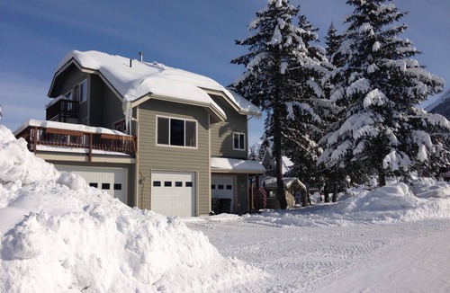 Alyeska House | 3 bedrooms with 2 person steam room, huge deck, walk to Alyeska ski resort