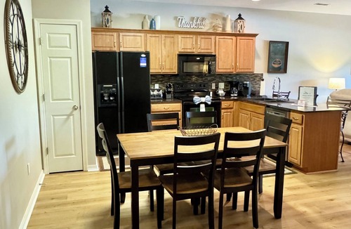Hollister Condo | 3 BR, 2 Bath Vickery Resort Condo, on Table Rock Lake with Dock Access