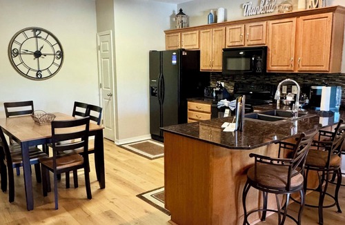 Hollister Condo | 3 BR, 2 Bath Vickery Resort Condo, on Table Rock Lake with Dock Access