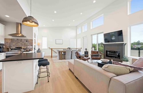 Dry Ridge House | 3 Homes, 3 Hot Tubs, 10BR Near Ark. Sleeps 32!