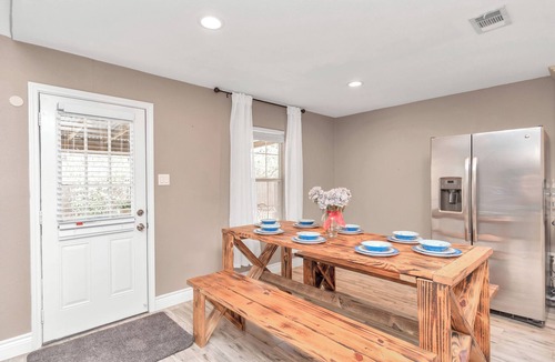 Addicks House | 🔥3 King SuitesMD Anderson West medical 3min to I-10 Med Center Fast WiFi Garage