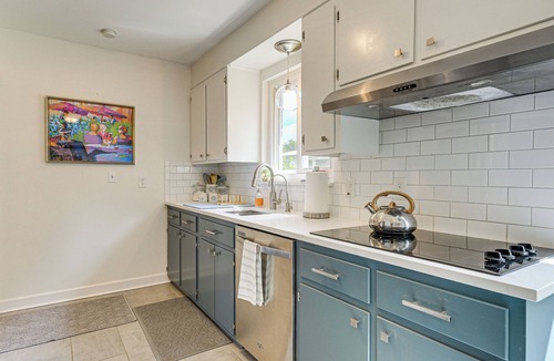 Clintonville House | 3 Mi to Ohio State: Updated Home w/Yard!