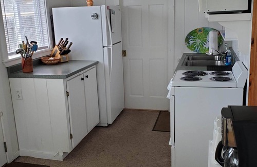 West Boothbay Harbor Cottage | 3 one-bedroom fully equipped cottages with free WIFI/weekly rental