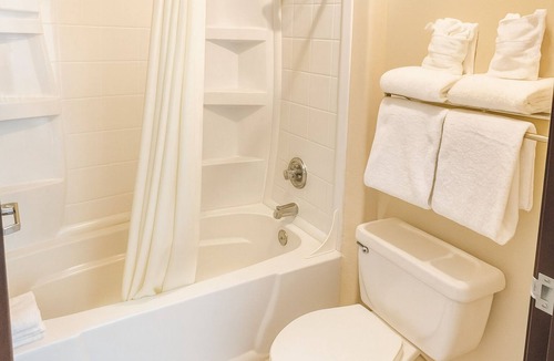 St. Michaels Hotel | 3 units | Two Double Beds near Navajo Zoo 3.9mi | Pet-Friendly w/Free Breakfast