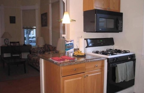 Downtown North Apartment | 357#C Hawthorne 3bedrm/3bth A/C,hardwd,new kitchen
