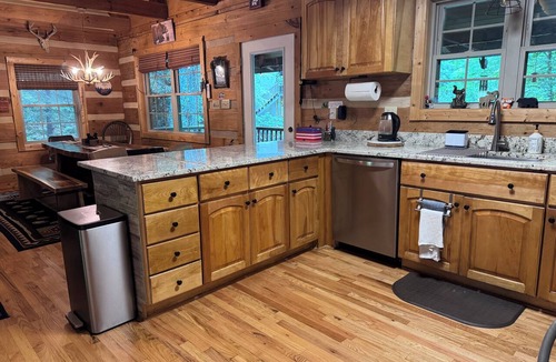 Seven Devils Cabin | 3BR 3BA Log Cabin, Pond Front, Hot Tub, Pool Table, near Skiing & Pet friendly