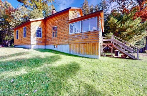 Dexter House | 3BR Lakefront Dog-Friendly w/Dock