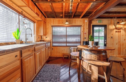 Carrollton Cabin | 3Q/1T, High Speed Internet, 1800's renovated Barn