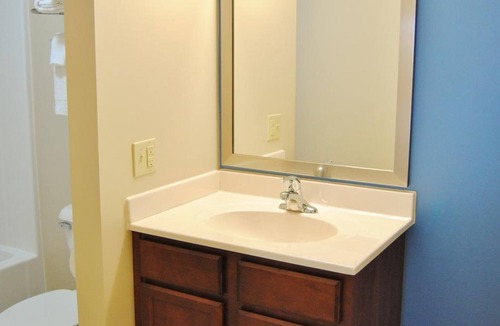 Barton Hotel | 4 Accommodations Perfect for Big Family near Ohio Valley Mall | Free Parking!