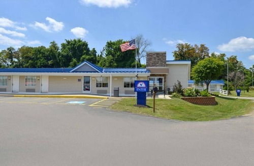 Barton Hotel | 4 Accommodations Perfect for Big Family near Ohio Valley Mall | Free Parking!