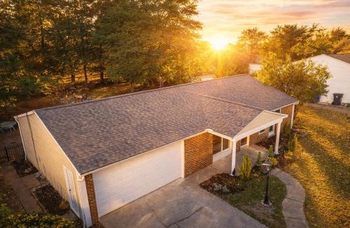 Royal Manor House | 4 Bed Ranch-Fire Pit-Pet & Kid Friendly-King Bed-Arcade