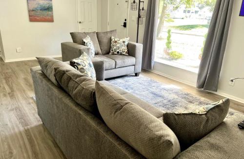 Royal Manor House | 4 Bed Ranch-Fire Pit-Pet & Kid Friendly-King Bed-Arcade