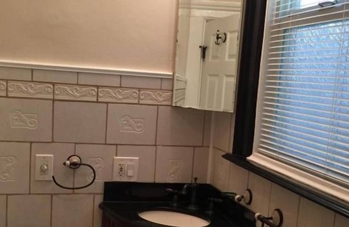 Lower Pacific Heights Apartment | 4 Bedroom Apartment L-563423 by Houzlet