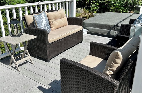 Winthrop House | 4-bedroom Direct Waterfront LAKEHOUSE in Maine. Fire pit, deck, private dock.