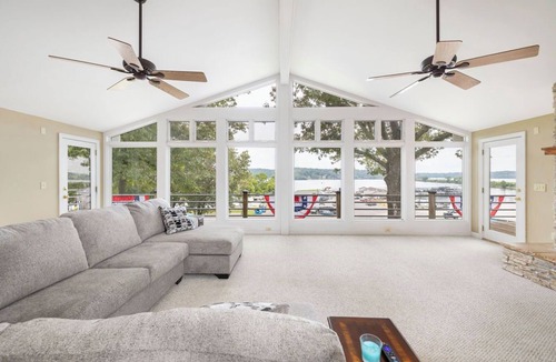 Eddyville House | 4-bedroom Waterfront Home on Lake Barkley at Eddy Creek Marina Resort.