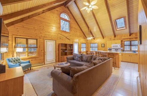 Mount Desert House | 4 BR Wooded Getaway on Long Pond! [Woodsy Pines]