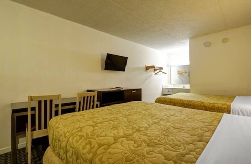 Brookville Hotel | 4 Clean & Modern Rooms w/Free Parking near Golden Gate | Pet-Friendly