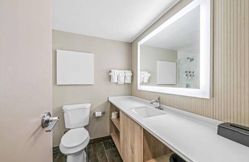 Statesville Hotel | 4 Group-Friendly Affordable Units | 2 Miles to Statesville Historic District