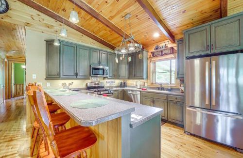 Newland House | 4 Mi to Grandfather Mtn! Family-Friendly Cabin