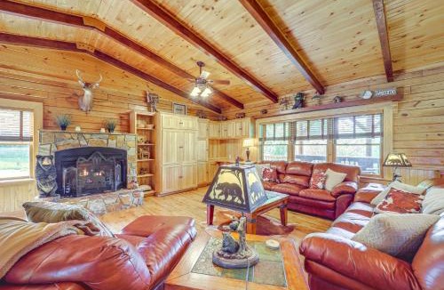 Newland House | 4 Mi to Grandfather Mtn! Family-Friendly Cabin