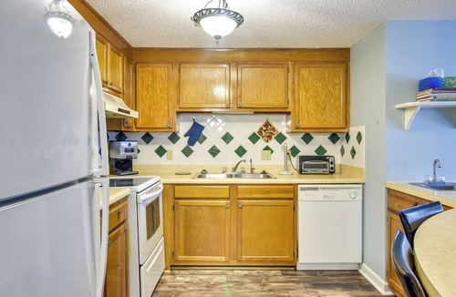 Sugar Mountain Condo | < 4 Mi to Sugar Mtn Resort: Condo w/Indoor Pool!