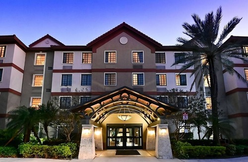 Plantation Apartment | 4 Pet-friendly Stay Near Plantation Preserve Golf Course! w/Free Breakfast