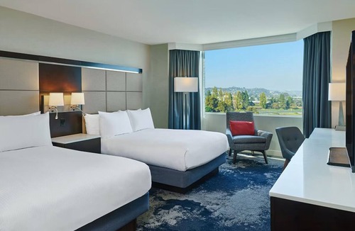 Redwood Shores Hotel | 4 x Two Double Water View Room at Grand Bay San Francisco Hotel, Onsite Pool