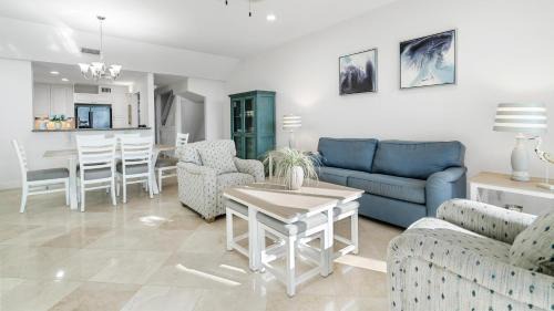 Rock Harbor House | 412 Mariners Club