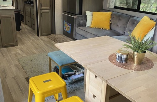 Willis House | 43ft Chic & Cozy RV in country w/pool+spa in Lake Conroe/Willis