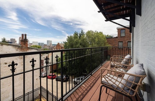 Pendleton House | 4BR House | City Views | Balconies | Walk to OTR