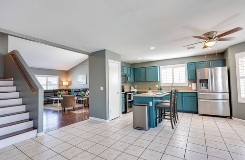 Glendale House | 4BR w pool, fire pit, 3 king rooms