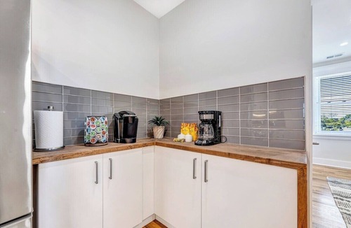 Walnut Hills Apartment | 4th floor walk-up apartment with perfect mix of historic features with luxurious modern amenities!
