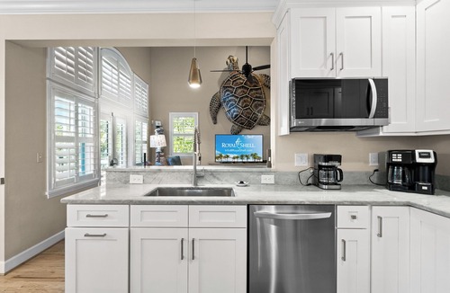 Captiva House | 5-bedroom vacation home in the Village with just a short walk to Captiva Beach!