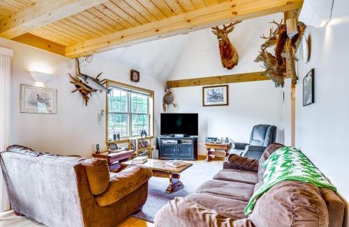 Jay House | 5 Mi to Jay Peak Resort: Cabin w/Pond Access!