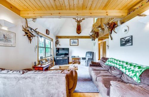 Jay House | 5 Mi to Jay Peak Resort: Cabin w/Pond Access!