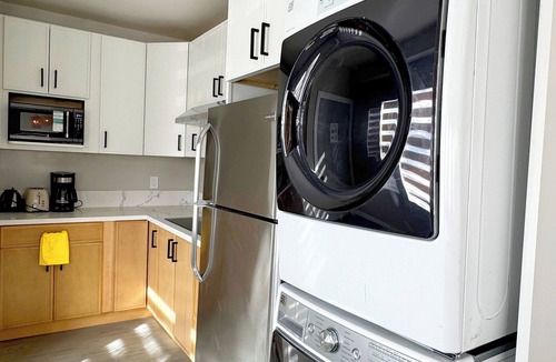 Emeryville Apartment | 5706- Cute 2B1B Private Unit near FWY 580/24 & UCB