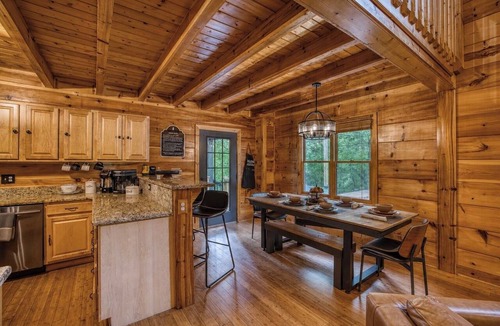 Ellijay Cabin | 5BR · Hot Tub · Theater · Games · BBQ · Peaceful with Forest Views · Sleeps 14