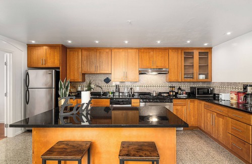 Daly City House | 5BR Spacious house Walk to Daly City BART - Easy Access to SF