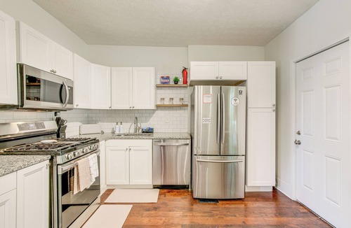 Columbus Cottage | 6 Mi to Ohio State: Walkable Home in S Columbus!