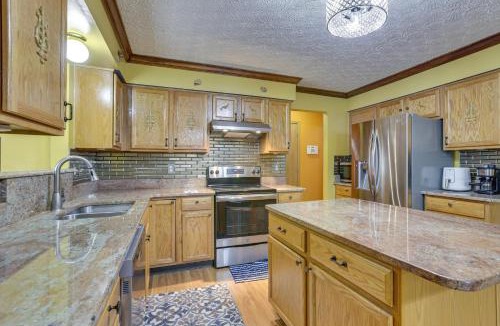 Groveport House | 6 Mi to Rickenbacker Airport! Columbus Area Home