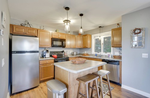 Bethel Condo | 6 Mi to Sunday River: Condo Near Bethel Village!