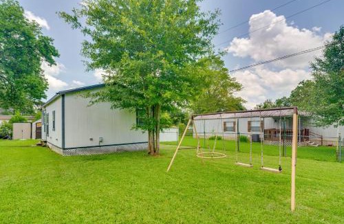 Trinity Apartment | 6 Mi to Town! Trinity Retreat w/Yard