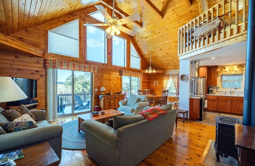 Bethel Ski Chalet | 7 Miles/10 Minutes to Sunday River Ski Resort